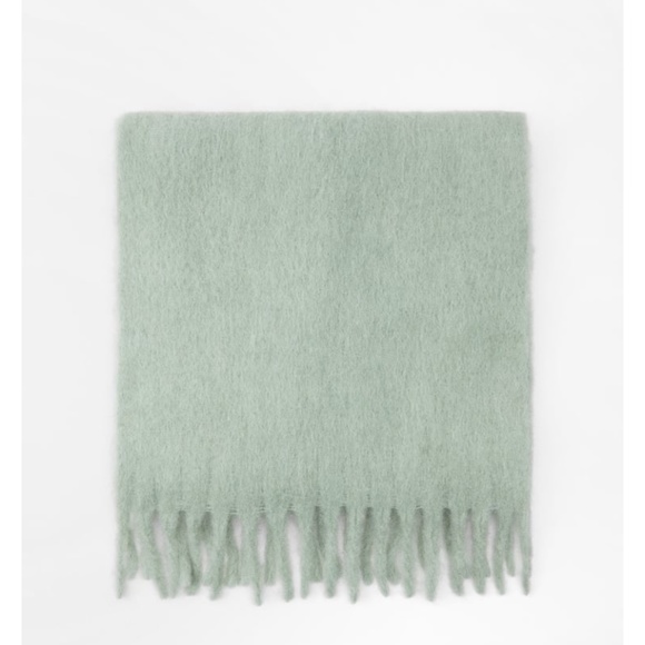 Zara FRINGED WOOL AND ALPACA BLEND SCARF - Picture 1 of 6